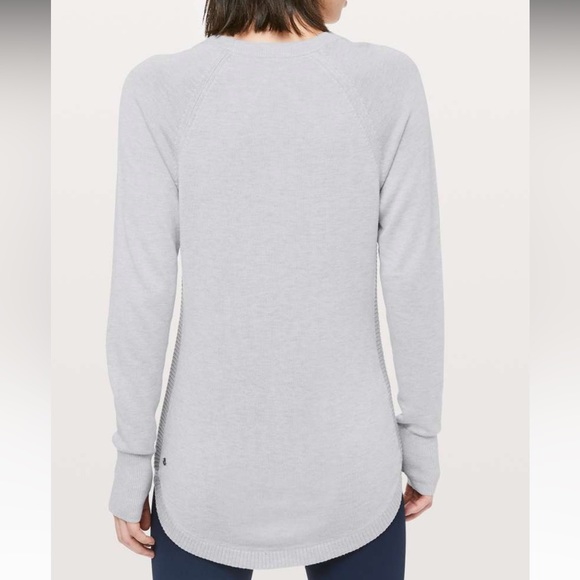 Lululemon Hello Aloe Pullover
Heathered Silverscreen / Heathered Silverscreen - Picture 4 of 10